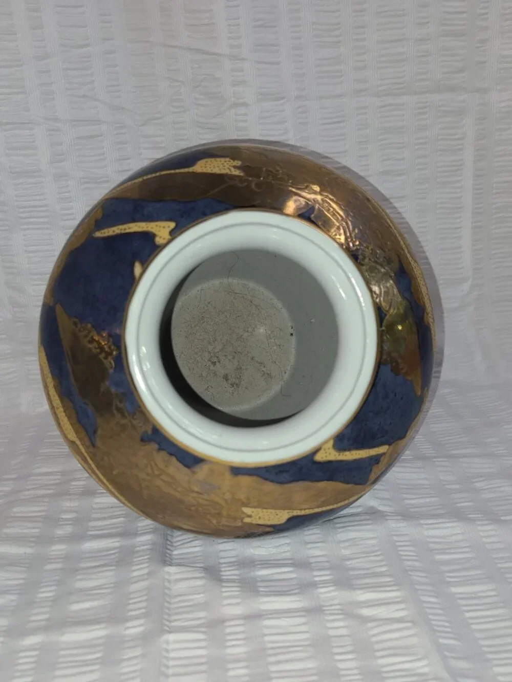 Vintage Chinese Black Gold White Bulbous Vase 8.5” High